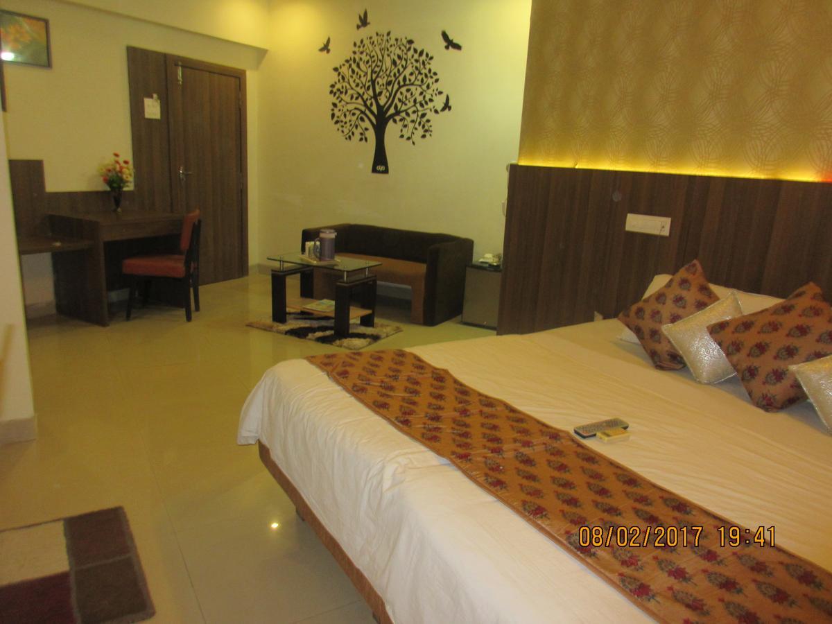 Hotel Panchratna Panvel Zewnętrze zdjęcie