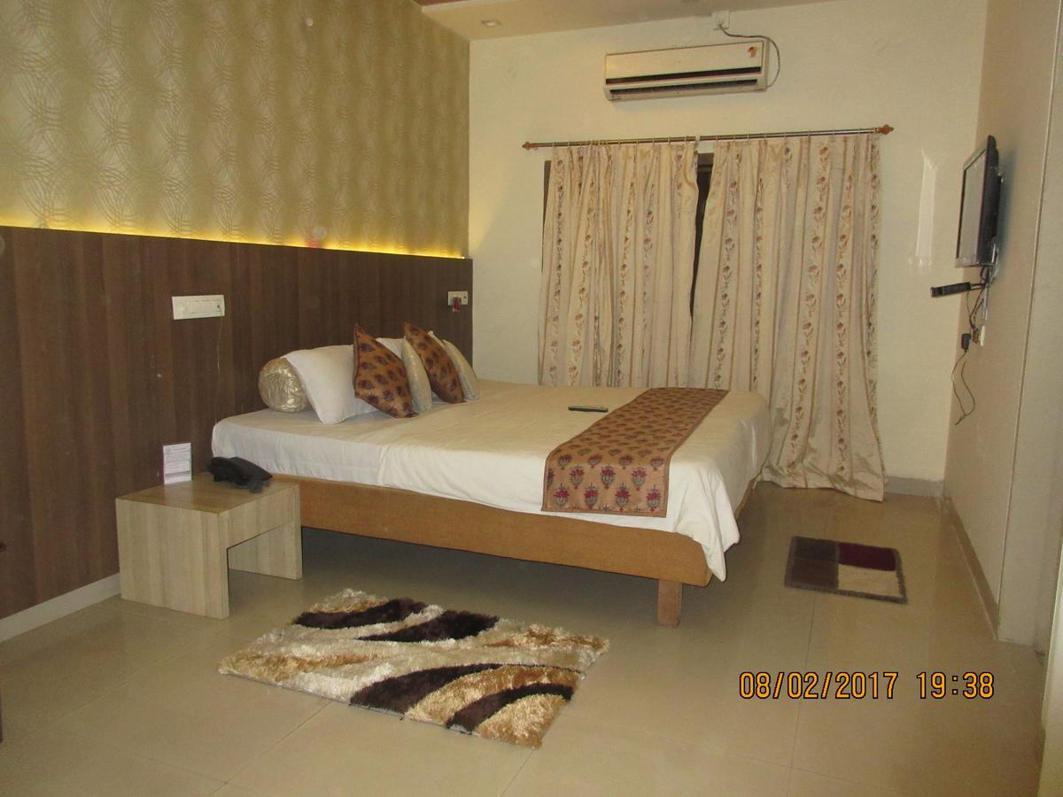 Hotel Panchratna Panvel Zewnętrze zdjęcie